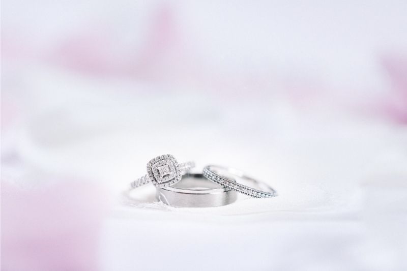 5 Pro Tips For Choosing An Eternity Ring #beverlyhills #beverlyhillsmagazine #weddingring #eternityring #engagementring #diamondset #jewelryseller #diamondgift #bevhillsmag