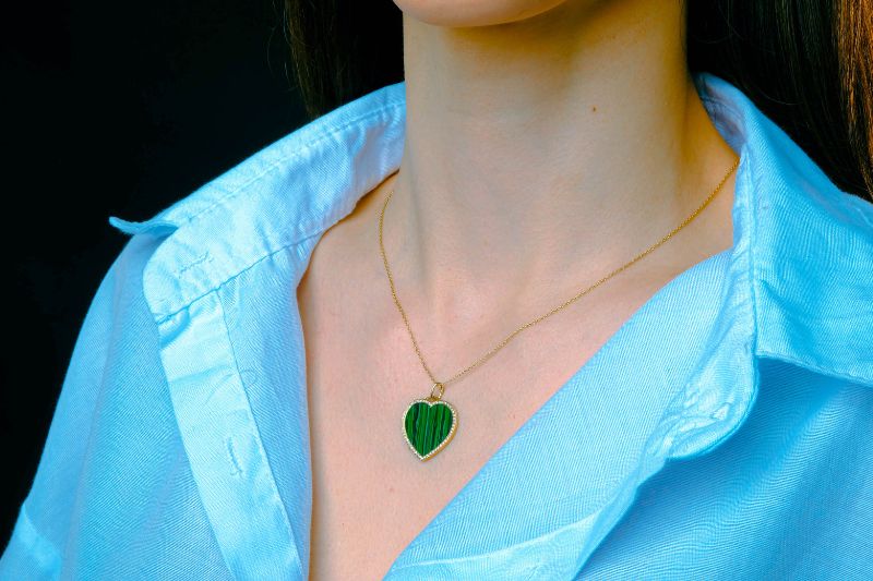 5 Ways Wearing Emerald Necklaces Can Benefit You #beverlyhills #beverlyhillsmagazine #emeraldjewellery #wearingemeraldpieces #wonderfulgemstones #jewelrycollection