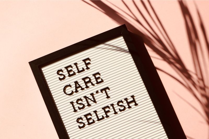 6 Celebrity Self-Care Tips Worth Practicing #beverlyhills #beverlyhillsmagazine #self-caretips #celebrities #drinkmorewater #healthyskincareroutine #self-carepractice