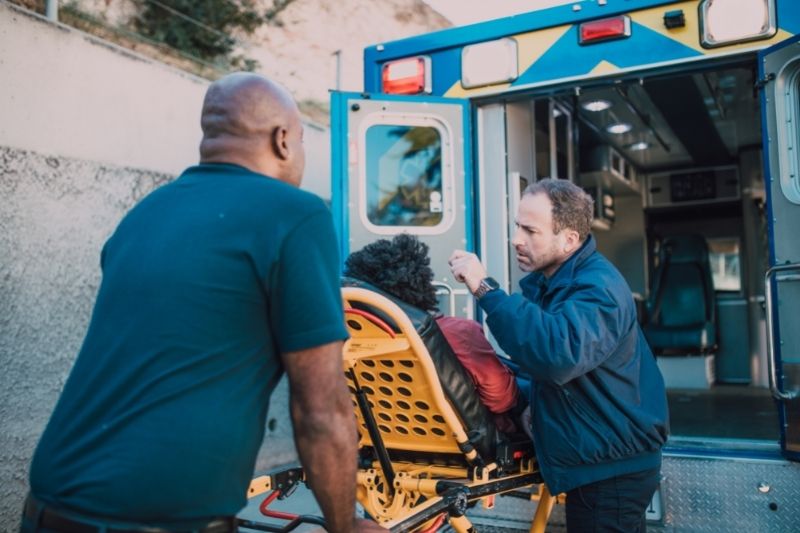 6 Things To Do If You're Injured In An Auto Accident #beverlyhills #beverlyhillsmagazine #autoaccident #caraccident #fileaclaim #insurancecompany #personalinjuryattorney #compensation #injuryclaim #bevhillsmag