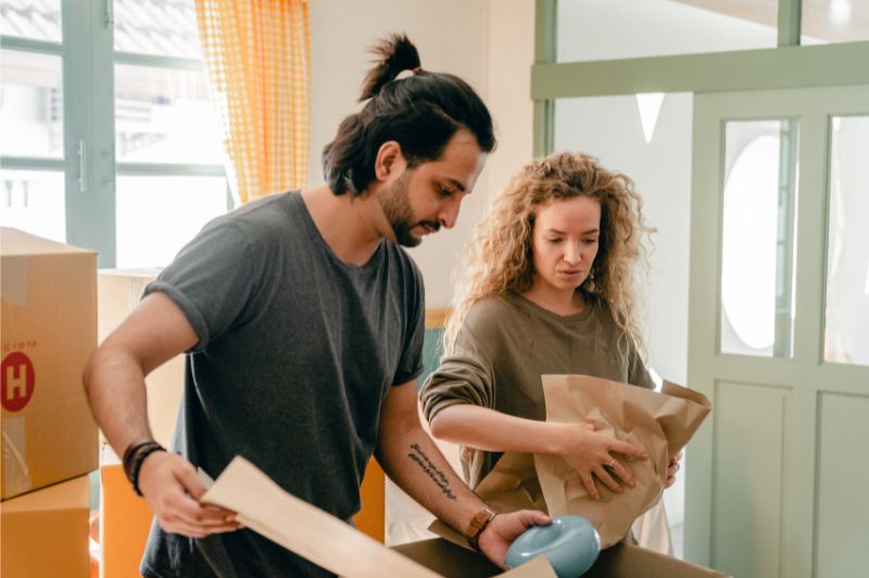 6 Tips to Create a Packing Timeline for Moving House #beverlyhills #beverlyhillsmagazine #packingmaterials #movinghouse #timelineformoving #packingsupplies #movingcompany
