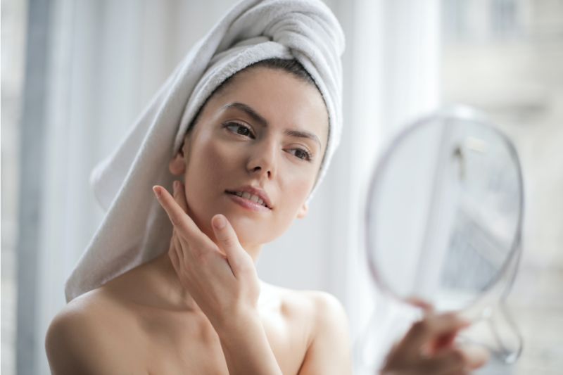 A Teens Guide to Skin Care: Experts Tips #beverlyhills #beverlyhillsmagazine #protectyourskin #takecareofyourskin #exfoliateyourskin #teenageskincaretips #facialcleansers #skintype #skincare