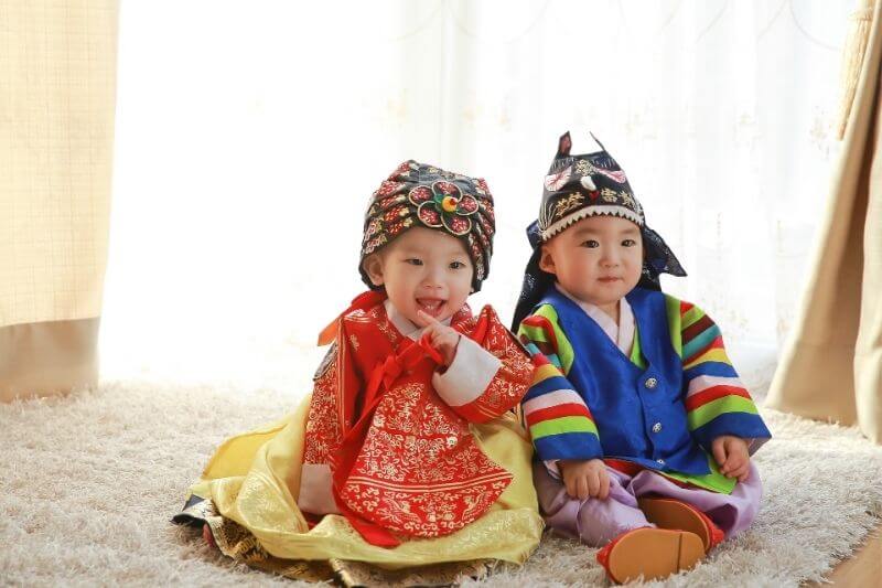 Baby Hanboks in Beverly Hills: #beverlyhills #beverlyhillsmagazine #bevhillsmag #babyhanboks #korea #koreanclothings #traditionalclothings #Doljanchi #Joteta #firstbirthday