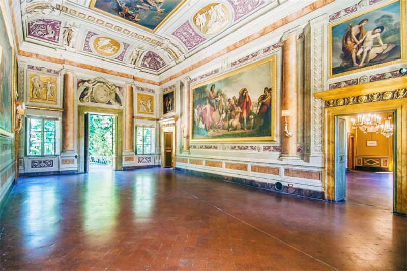 Villa Mansi: A Luxury Historic Mansion #luxury #realestate #homesforsale #celebrity #celebrityhomes #celebrityrealestate #dreamhomes #beverlyhills #bevhillsmag #beverlyhillsmagazine #italy 