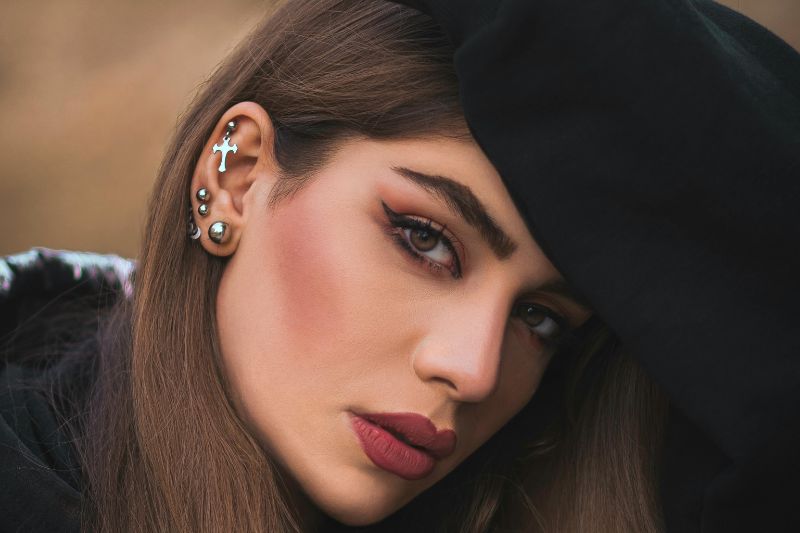 Ear Studs or Earrings: Which Suits You Best? #beverlyhills #beverlyhillsmagazine #earstuds #earrings #jewelry