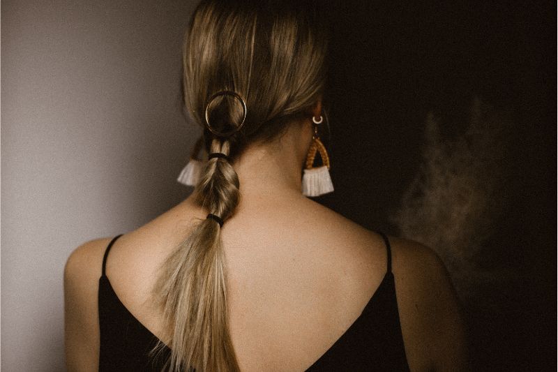 Get A Younger Look By Ponytail Hairstyle #beverlyhills #beverlyhillsmagazine #ponytailhairstyle #hairpiece #wighairstyles #clip-inponytail #bevhillsmag