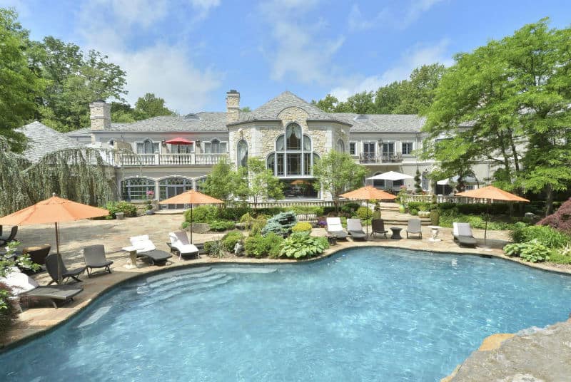 Palatial #Mansion in Saddle River, New Jersey $18,900,000 #beverlyhills #beverlyhillsmagazine #luxury #realestate #homesforsale #newjersey #dreamhomes #beverlyhills #bevhillsmag #beverlyhillsmagazine