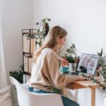 How To Easily Manage Remote Workers From Abroad #beverlyhills #beverlyhillsmagazine #remotetreams #remoteworkers #managingremoteworkers #teambuilding