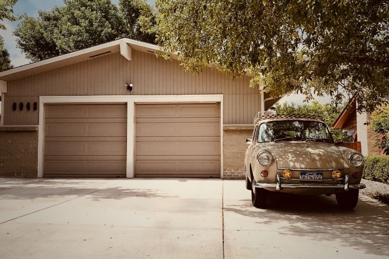 How to Maximize Your Garage Space at Home #beverlyhills #beverlyhillsmagazine #garagespace #decluttering #extraroom #storagesolution #bevhillsmag