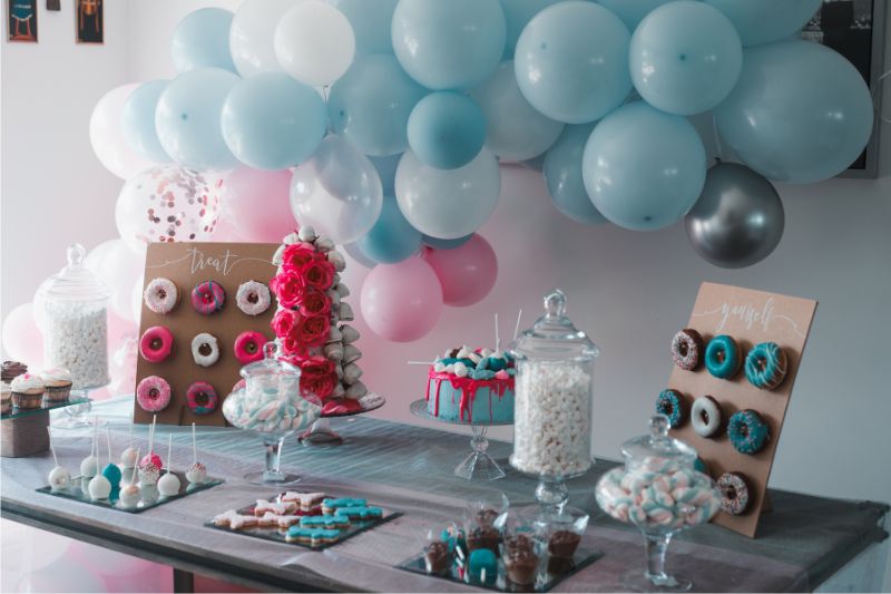 How to Throw a Memorable Birthday Party on a Budget #beverlyhills #beverlyhillsmagazine #memorablebirthdayparty #planningaparty #playingboardgames #perfectbirthdaybash