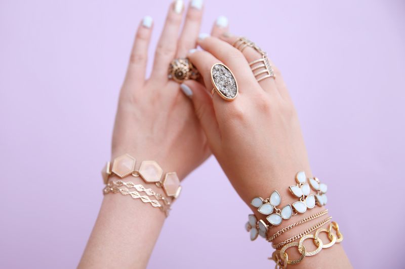 Jewelry Style Tips That Will Help You Look Amazing #beverlyhills #beverlyhillsmagazine #piecesofjewelry #jewelrystyle #gemstones