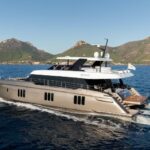 New Catamaran: 80 SUNREEF POWER HULL #11 #beverlyhills #beverlyhillsmagazine #80sunreefpower#11 #sunreefyachts #yachtingcatamaran #luxuryyachts #motoryacht #bevhillsmag