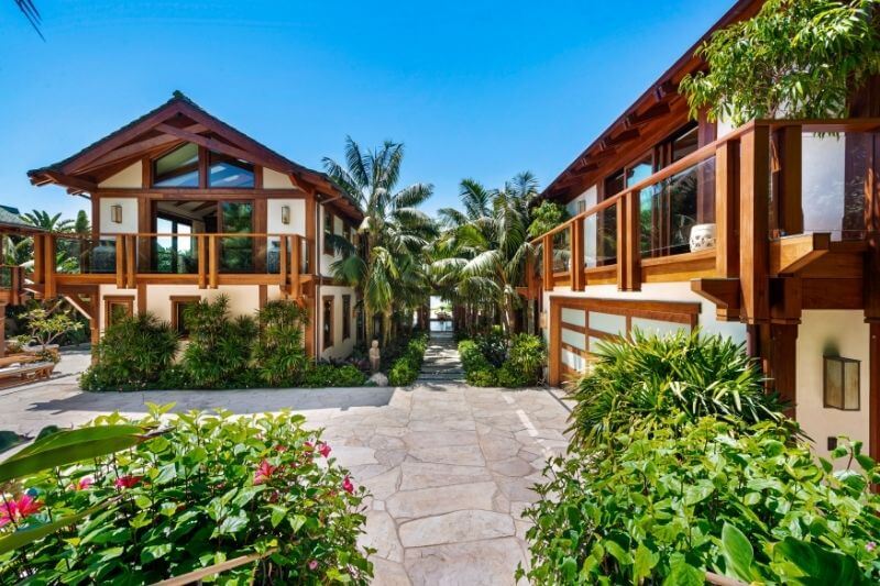 Pierce Brosnan’s Malibu Beach Orchid House: #beverlyhills #beverlyhillsmagazine #bevhillsmag #piercebrosnan #malibu #malibuhome #malibubeachorchidhome #luxuryhomes #hollywood #vacationhomes #orchidhouse