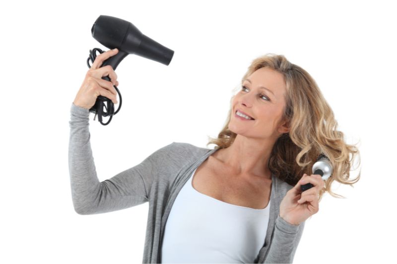 Tips on How to Blow Dry Your Hair #beverlyhills #beverlyhillsmagazine #perfectblowout #blowdryer #hairstyling #blowdryyourhair #howtoblowdryyourhair
