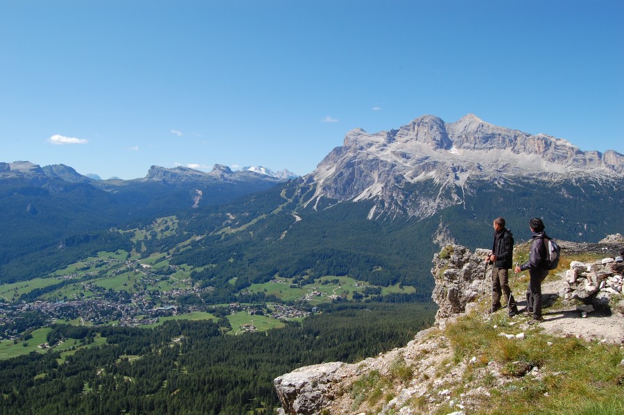 Unforgettable Experiences in Cortina d'Ampezzo, Italy #cortinadampezzo #italianalps #swissalps #italy #travel #vacation #beverlyhills #bevhillsmag #beverlyhillsmagazine