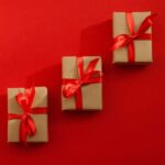 What to Consider When Purchasing a Gift for Someone #beverlyhills #beverlyhillsmagazine #purchasingagift #shoppingforgifts #uniqueideas #perfectgifts