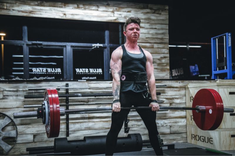 Why You Should Add Weight Lifting To Your Routine #beverlyhills #beverlyhillsmagazine #exerciseroutine #improveyourhealth #liftingequipments #liftingweights