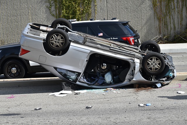 Avoiding Truck Accidents #bevhillsmag #beverlyhillsmagazine #bevhillsmag #caraccidents #driversafety