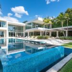 A Waterfront Home in Miami Beach #luxury #realestate #homesforsale #dreamhomes #beverlyhills #bevhillsmag #beverlyhillsmagazine
