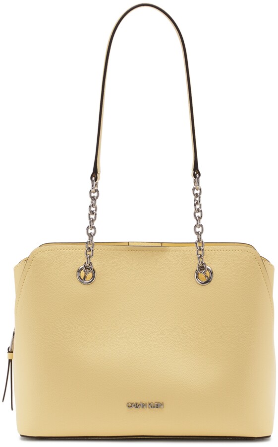 calvin-klein-hailey-shopper #bags #handbags #designerbags #luxurybags #fashion #shop #style #bevhillsmag #beverlyhillsmagazine #beverlyhills